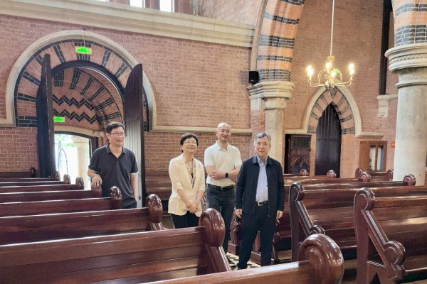 上海市黄浦区委统战部拜访基督教全国两会，走访圣三一堂